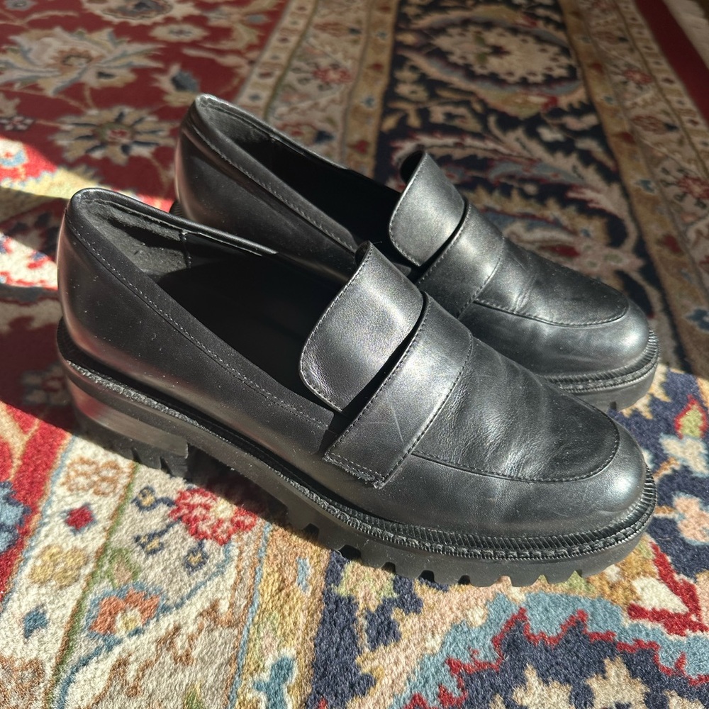 Aerosoles Ronnie Black Leather Lug Loafers (6.5 fits a 7/7.5)